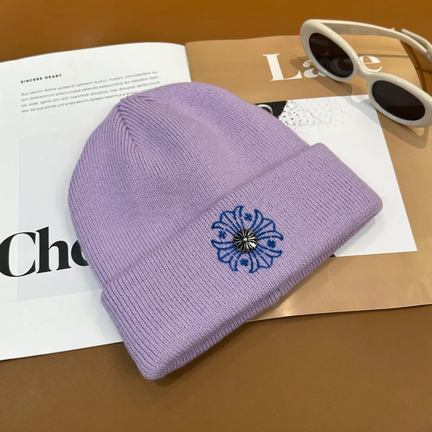 P66 🤍Chrome hearts new autumn and winter embroidered cross knitted hat🧶 One of the must-have hats in autumn and winter~ It really looks good on whoever wears it~, it is also a perfect match in black and white and gray in autumn~